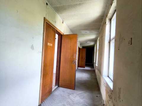 комерційна за адресою Плугова вул., 6-А