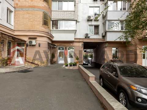 комерційна за адресою Миколи Амосова вул., 4