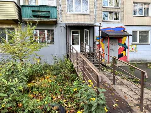 комерційна за адресою Солом'янська вул., 28