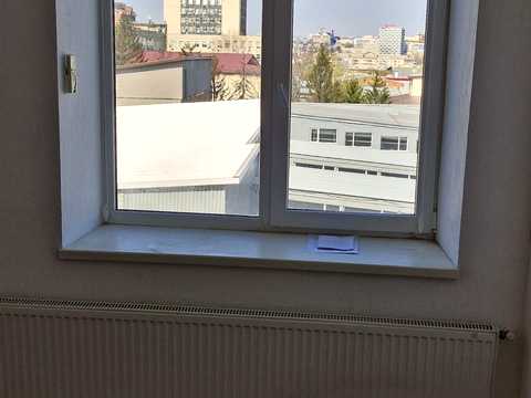 комерційна за адресою майдан Захисників України пл. (Повстання), 7/8