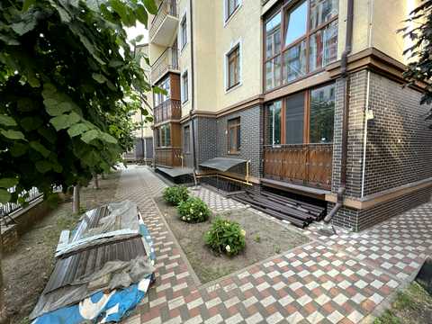 комерційна за адресою Західна вул., 6