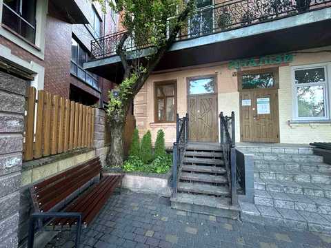 комерційна за адресою Драгоманова вул., 67