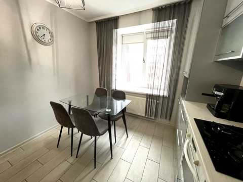 квартира за адресою Степана Бандери просп., 45