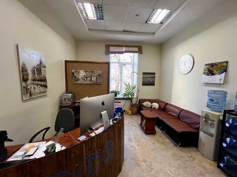 комерційна за адресою Гоголівська вул., 39