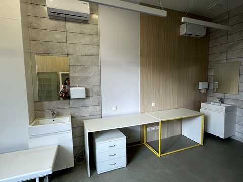 комерційна за адресою 11-та Лінія вул., 4