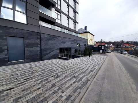 комерційна за адресою Університетська вул., 17-А
