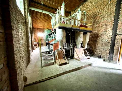 комерційна за адресою Луцька, 1