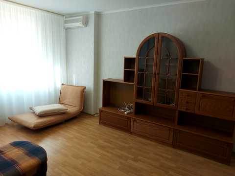 квартира за адресою Раїси Окіпної вул., 8