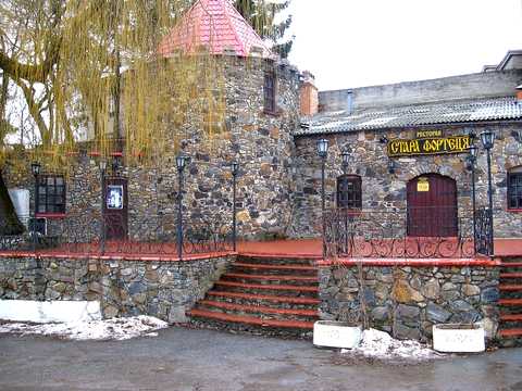 комерційна за адресою Сиротюка, 1