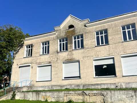 комерційна за адресою Центральна вул., 2