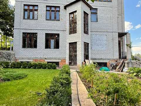 будинок за адресою Вишнева