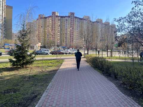 комерційна за адресою Анни Ахматової вул., 32/18