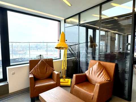 комерційна за адресою Почайнинська вул., 70