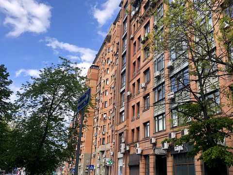 квартира за адресою Панаса Мирного вул., 10