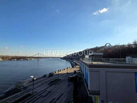 комерційна за адресою Поштова пл., 3