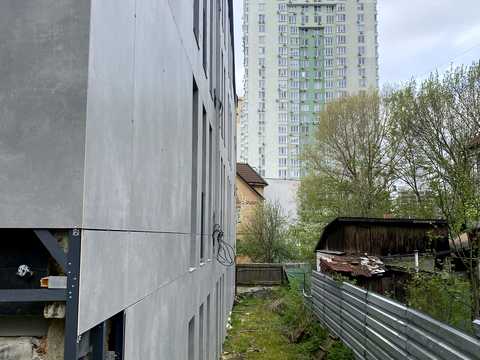 комерційна за адресою Кримська вул., 6