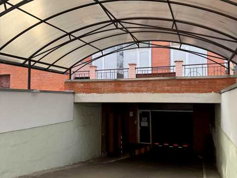 комерційна за адресою Почайнинська вул., 70