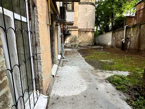 комерційна за адресою Чеховський пров., 9