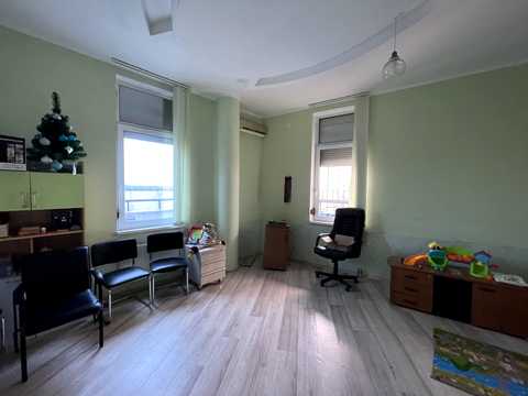 коммерческая по адресу Ревуцкого ул., 42-А