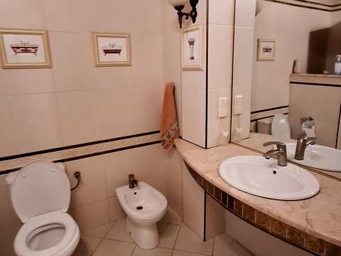 комерційна за адресою Братів Рогатинців вул., 18