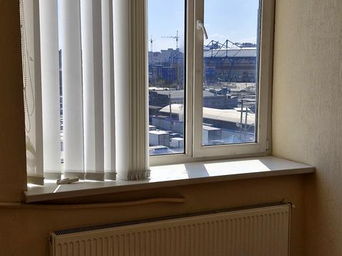 комерційна за адресою майдан Захисників України пл. (Повстання), 7/8