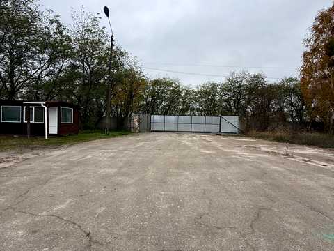 комерційна за адресою Травнева, 12