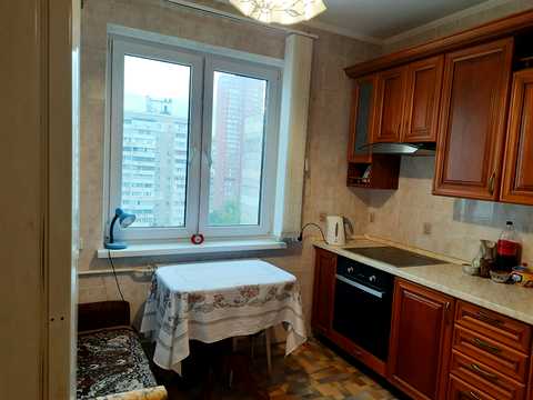 квартира за адресою Анни Ахматової вул., 25