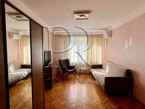 квартира по адресу Строителей ул., 17