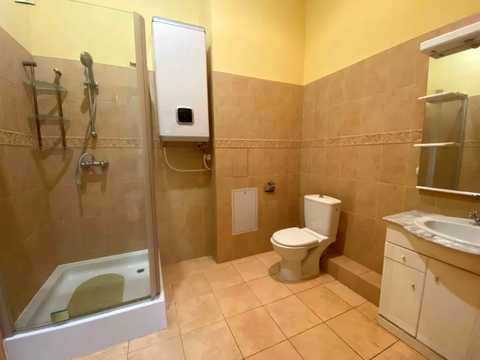 комерційна за адресою Круглоуніверситетська вул., 4