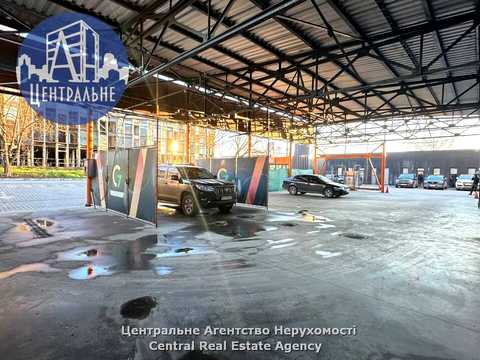 комерційна за адресою Чернівці, Руська вул., 242