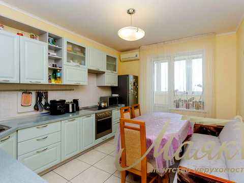 квартира за адресою Анни Ахматової вул., 18