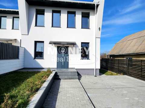будинок за адресою с. Старі Петрівці, миру
