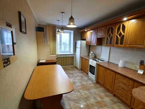 квартира за адресою Анни Ахматової вул., 3