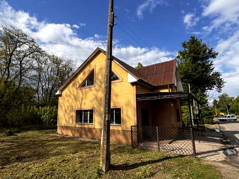 комерційна за адресою Лісова, 1