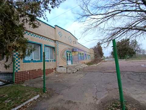 комерційна за адресою Центральна, 1