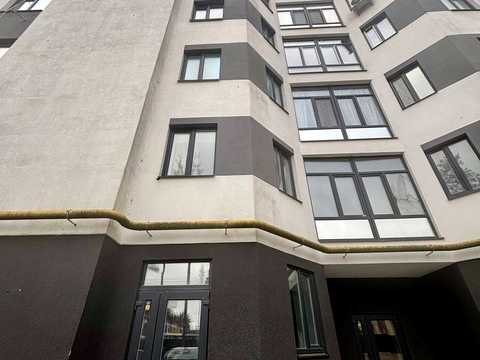 комерційна за адресою Мисливська вул., 24