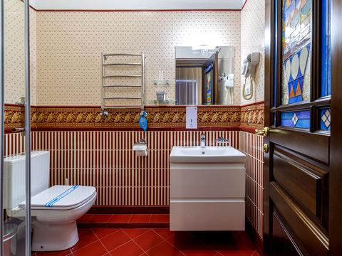 комерційна за адресою Звенигородська пл., 3