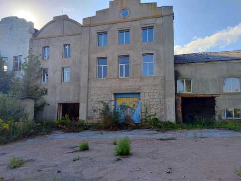 комерційна за адресою Центральна, 90