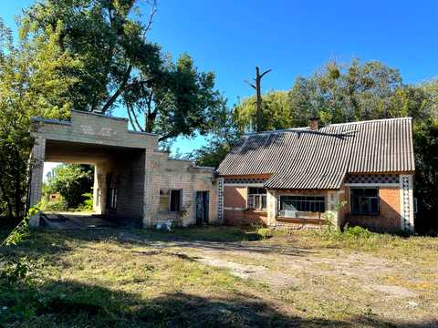 комерційна за адресою смт. Млинів, вул. Кірова, 52