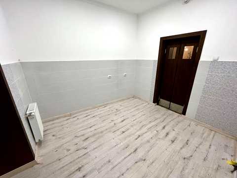 комерційна за адресою Михайла Вербицького вул., 7
