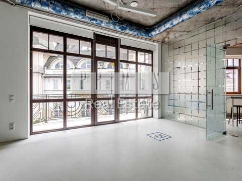 комерційна за адресою Воздвиженська вул., 51