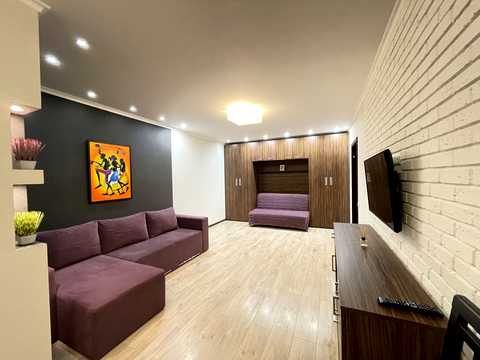 квартира за адресою Анни Ахматової вул., 30
