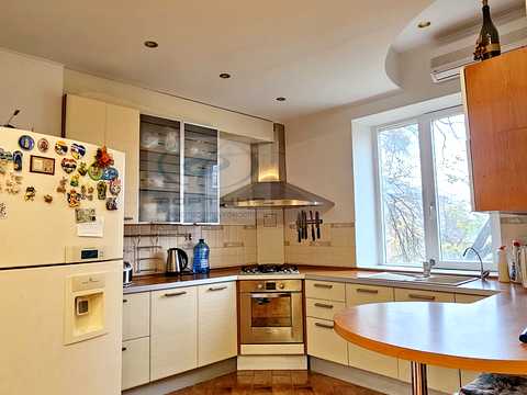 квартира за адресою Небесної Сотні вул., 38
