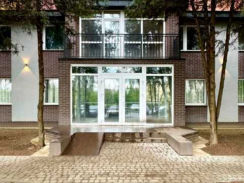 комерційна за адресою Генерала Свободи вул., 10