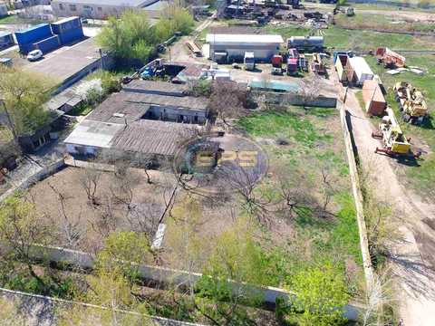 комерційна за адресою Залізничників вул., 1