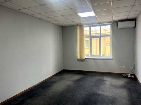 комерційна за адресою Незалежності вул., 4