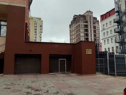 паркомісце за адресою Олександра Кониського вул., 28А-30А