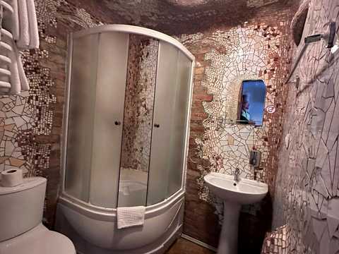 коммерческая по адресу вишні, 1