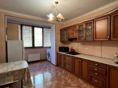 квартира за адресою Таїрова вул., 4