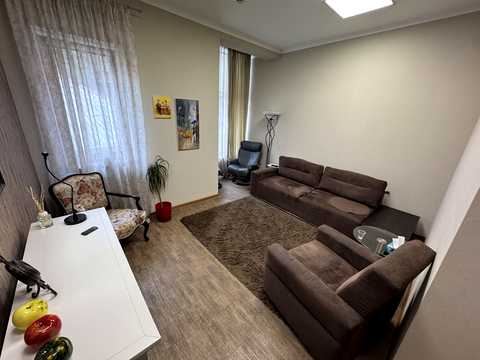 комерційна за адресою Михайлівська вул., 22-Б